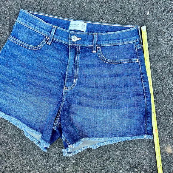 Abercrombie Kids High Rise Relaxed Shorts - Size 17/18 - Picture 9 of 13